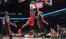 九游体育-武切维奇爆发，辽宁队强行终结热火