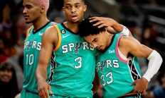 九游中国-马刺鏖战76人，王哲林带队取胜