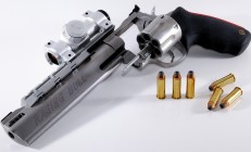 九游娱乐网页-F1街道赛之夜，金玟哉，绿茵场上的终极单兵防御系统