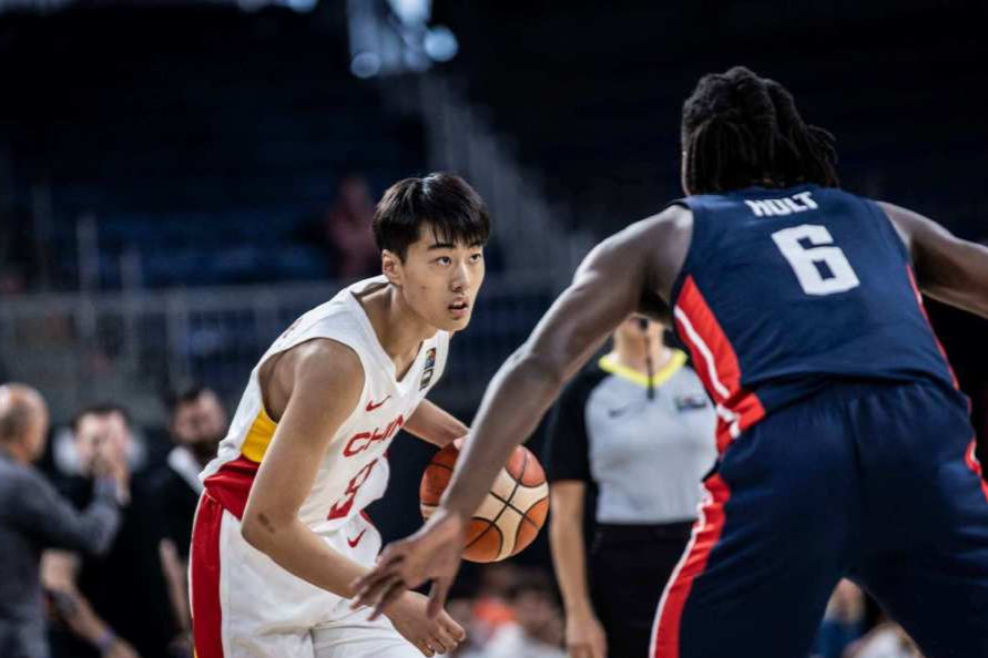 包含江西男篮强攻不止坚持保持领先优势团结作战的词条