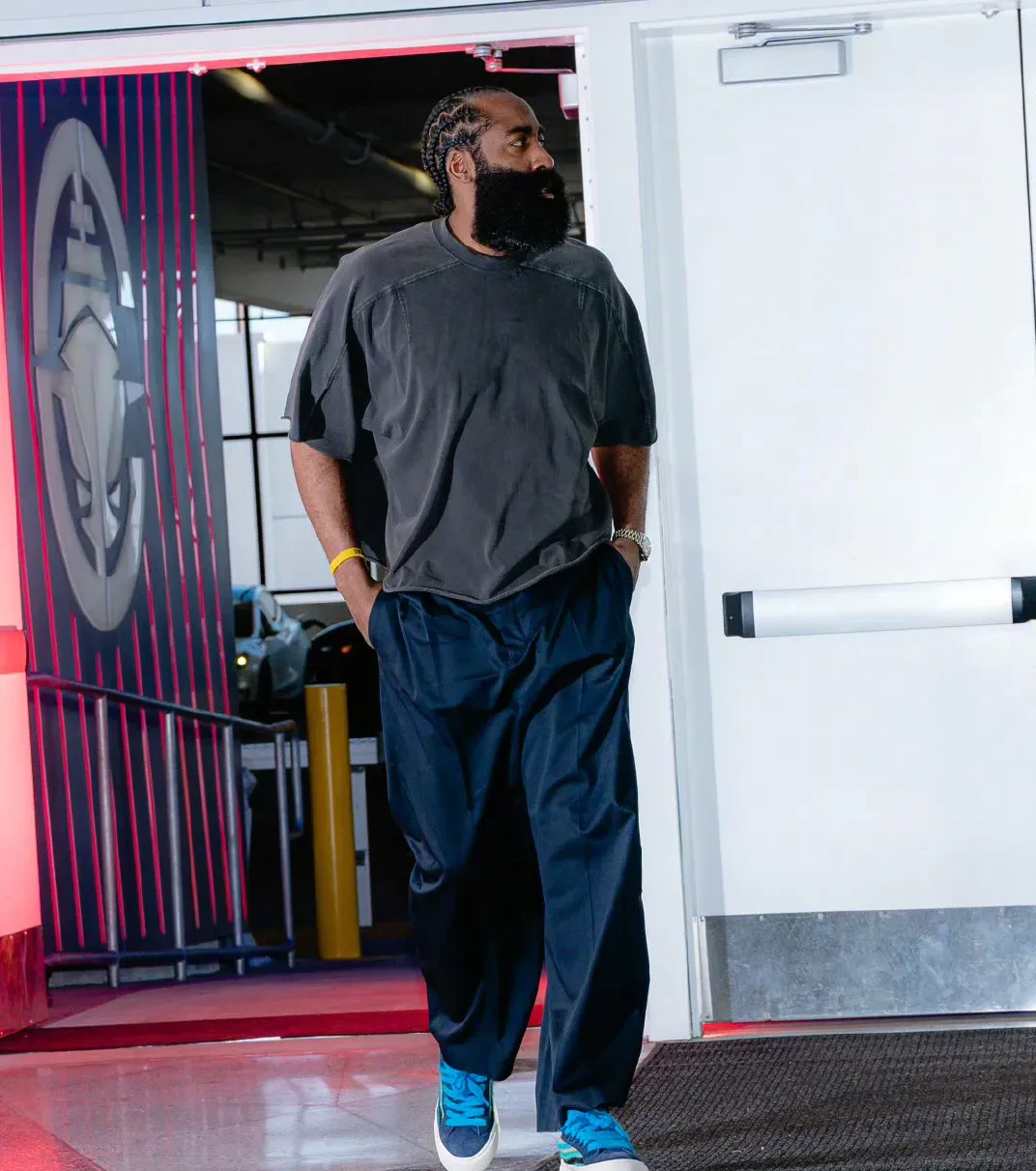 火箭不敌活塞，哈登30分全队止步的简单介绍