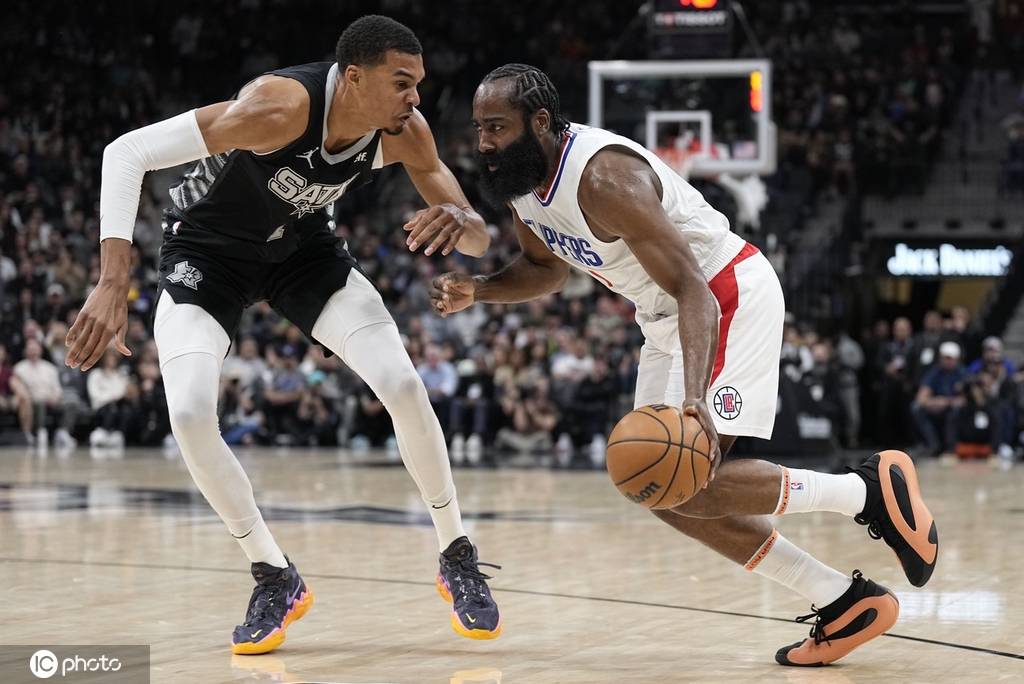 快船客场不敌马刺遭遇两连败