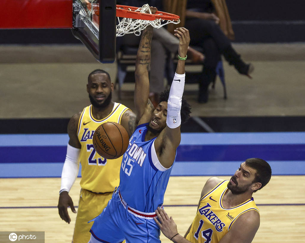 湖人B队轻取巴西男篮，哈里斯送出助攻