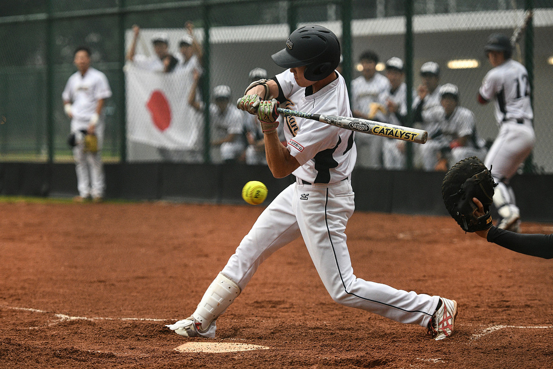 棒球选手刷新世界纪录，震撼全场