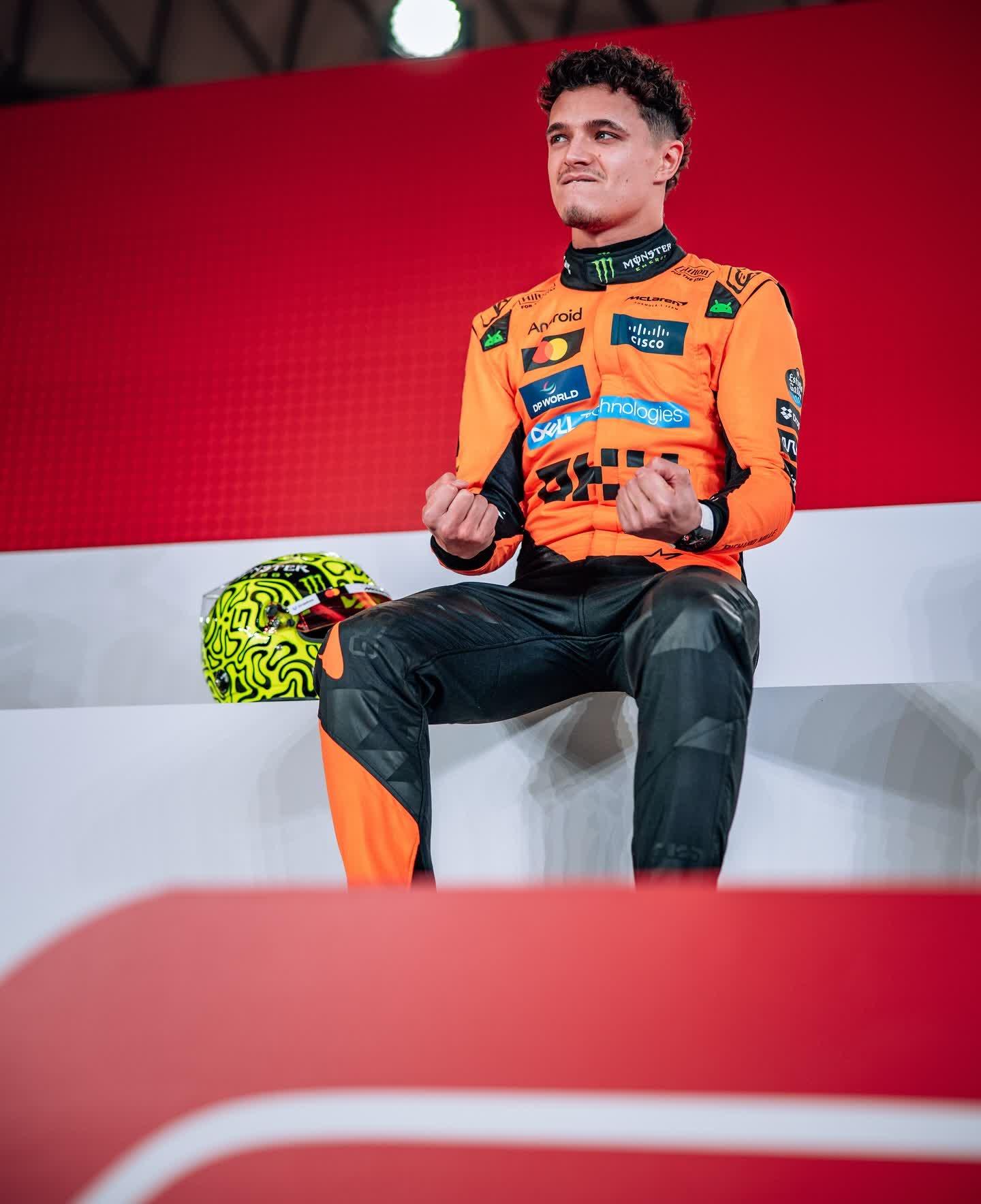 迈凯伦完胜索伯车队，诺里斯带队取胜