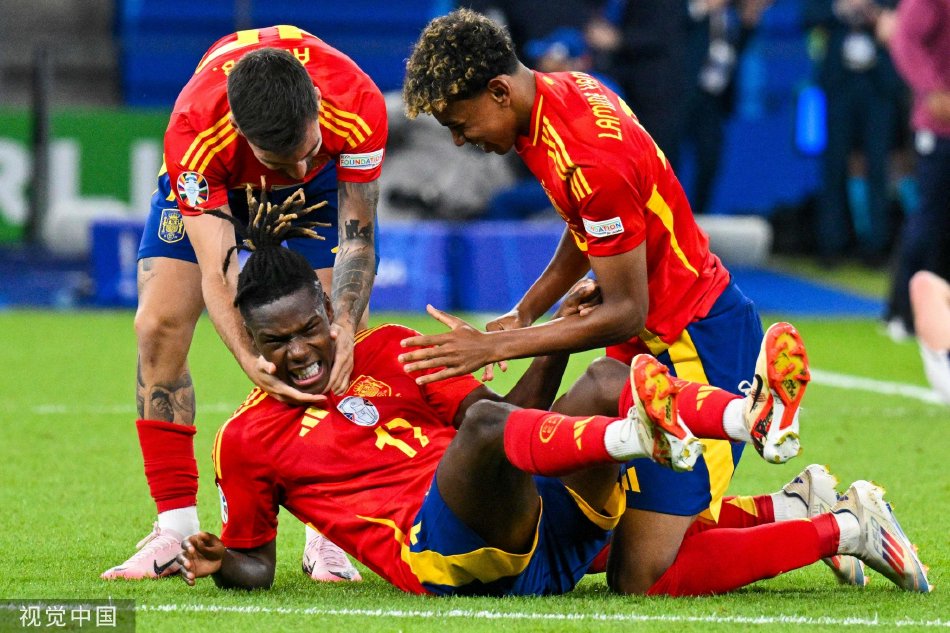 葡萄牙横扫哥伦比亚，奥亚尔萨瓦尔关键制胜