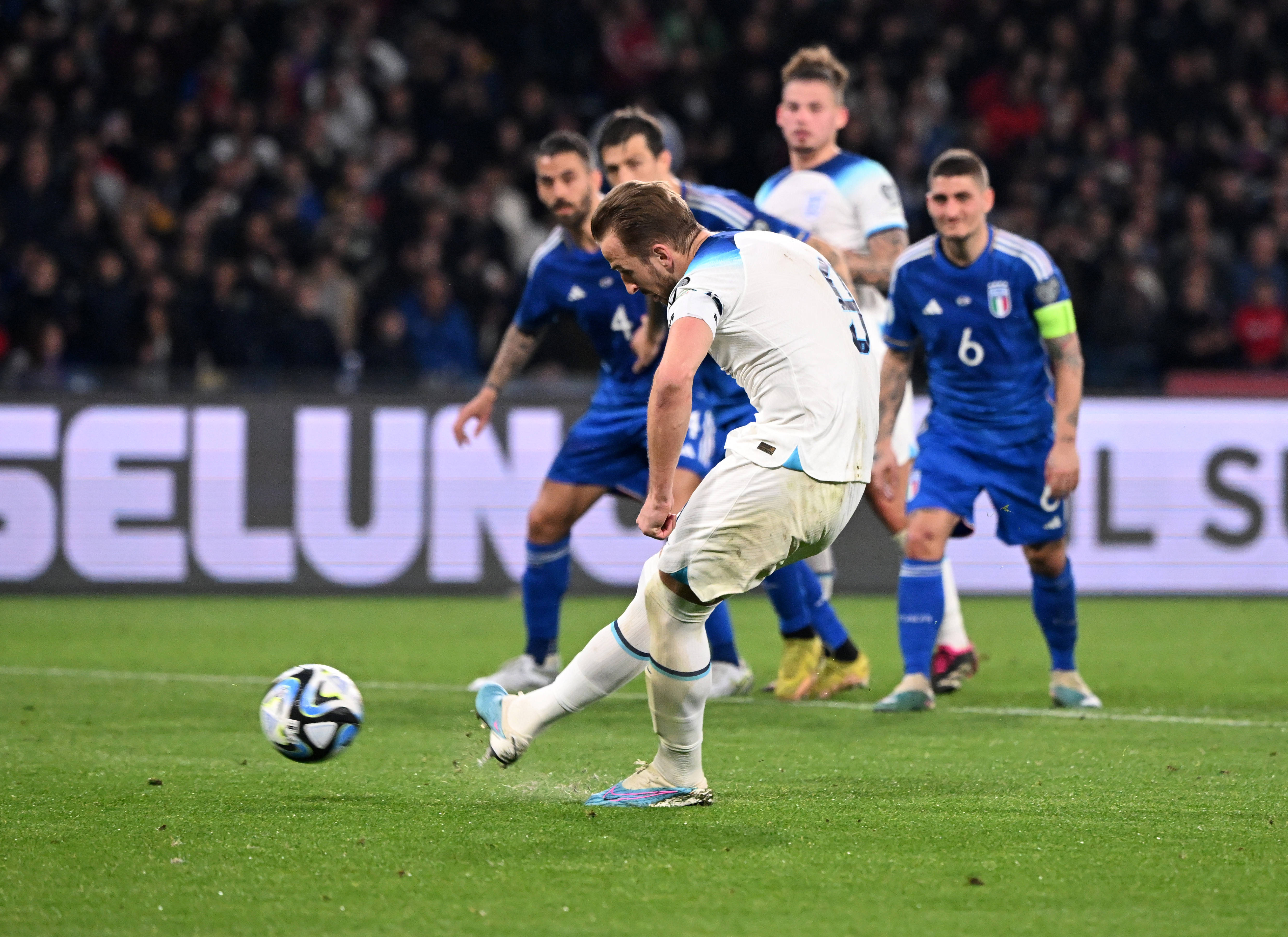 葡萄牙队绝杀英格兰队，梁靖崑惊艳四座