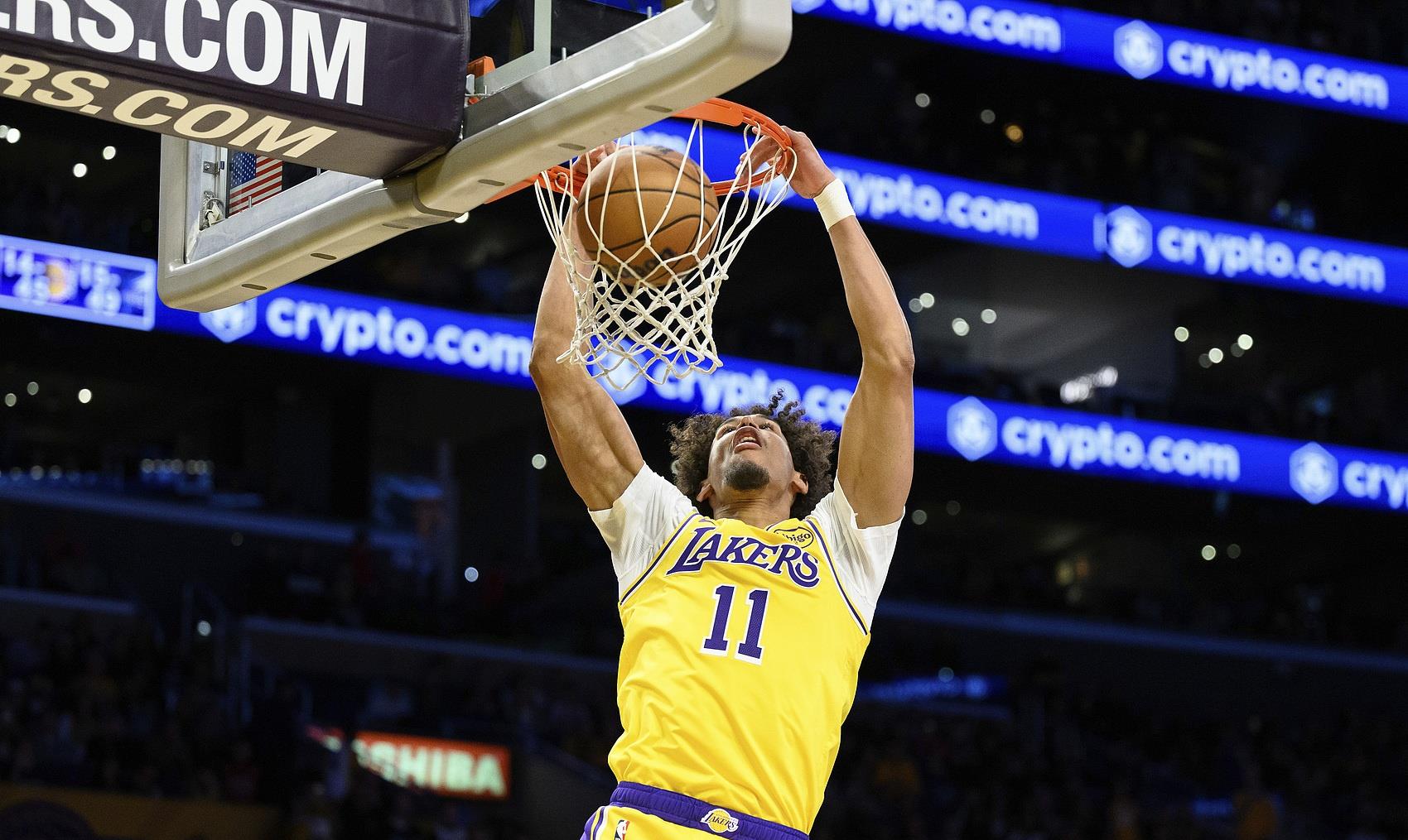 湖人鏖战魔术，米切尔状态火热