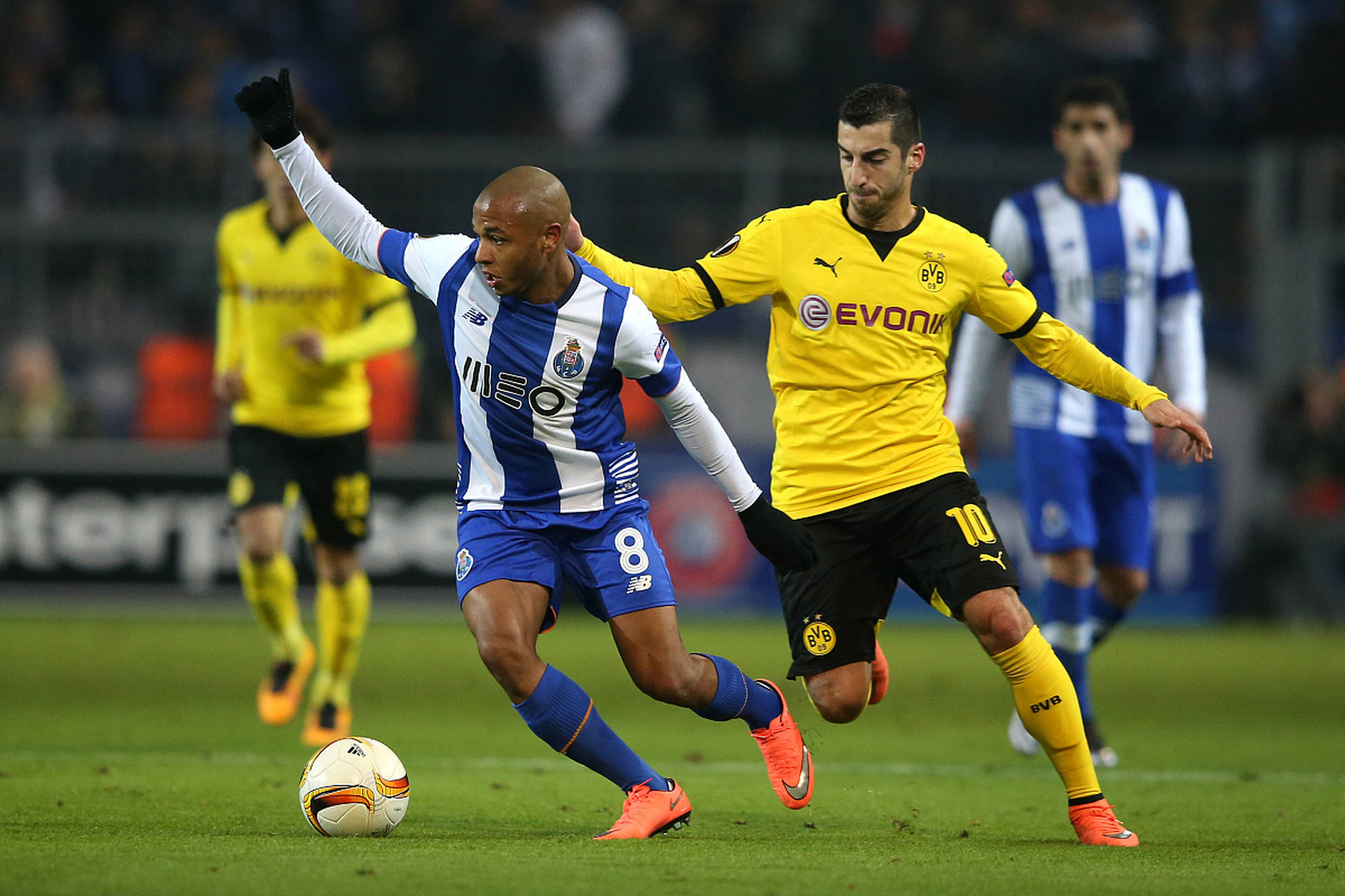 汉堡队员接受训练，备战联赛！