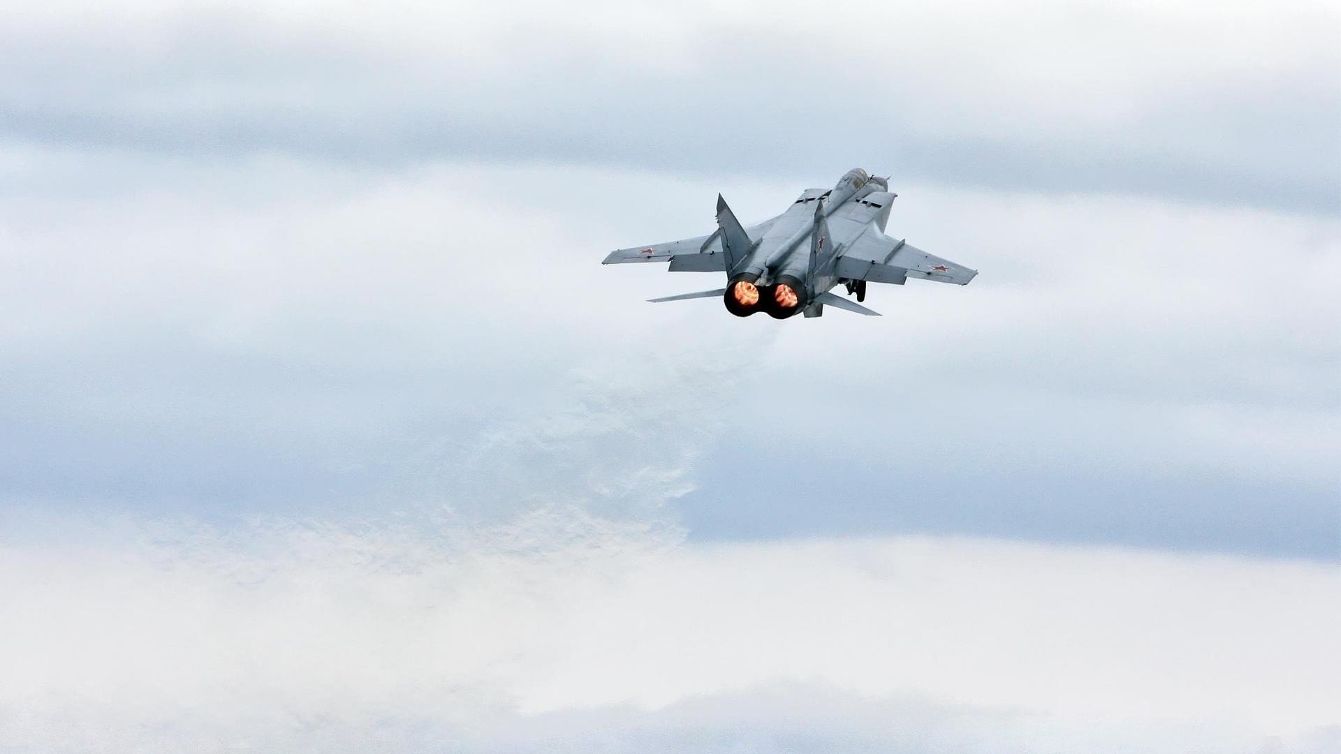 绿茵与赛道，尤文风暴席卷法兰西，迪亚斯引擎全开决胜F1